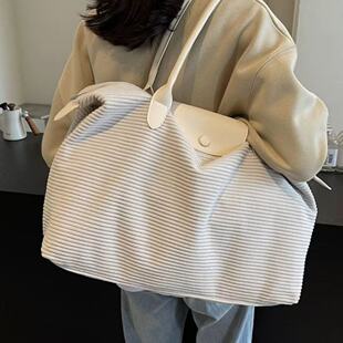 Travel bag, shoulder bag, capacious suitcase to go out, handheld luggage storage system 2