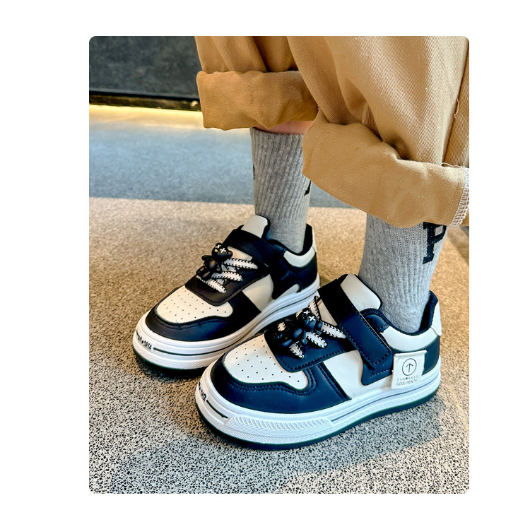 2023 Scarpe da cricket per bambini di inizio autunno Scarpe singole traspiranti basse bianche e nere per ragazzi e ragazze antiscivolo_voghion.com