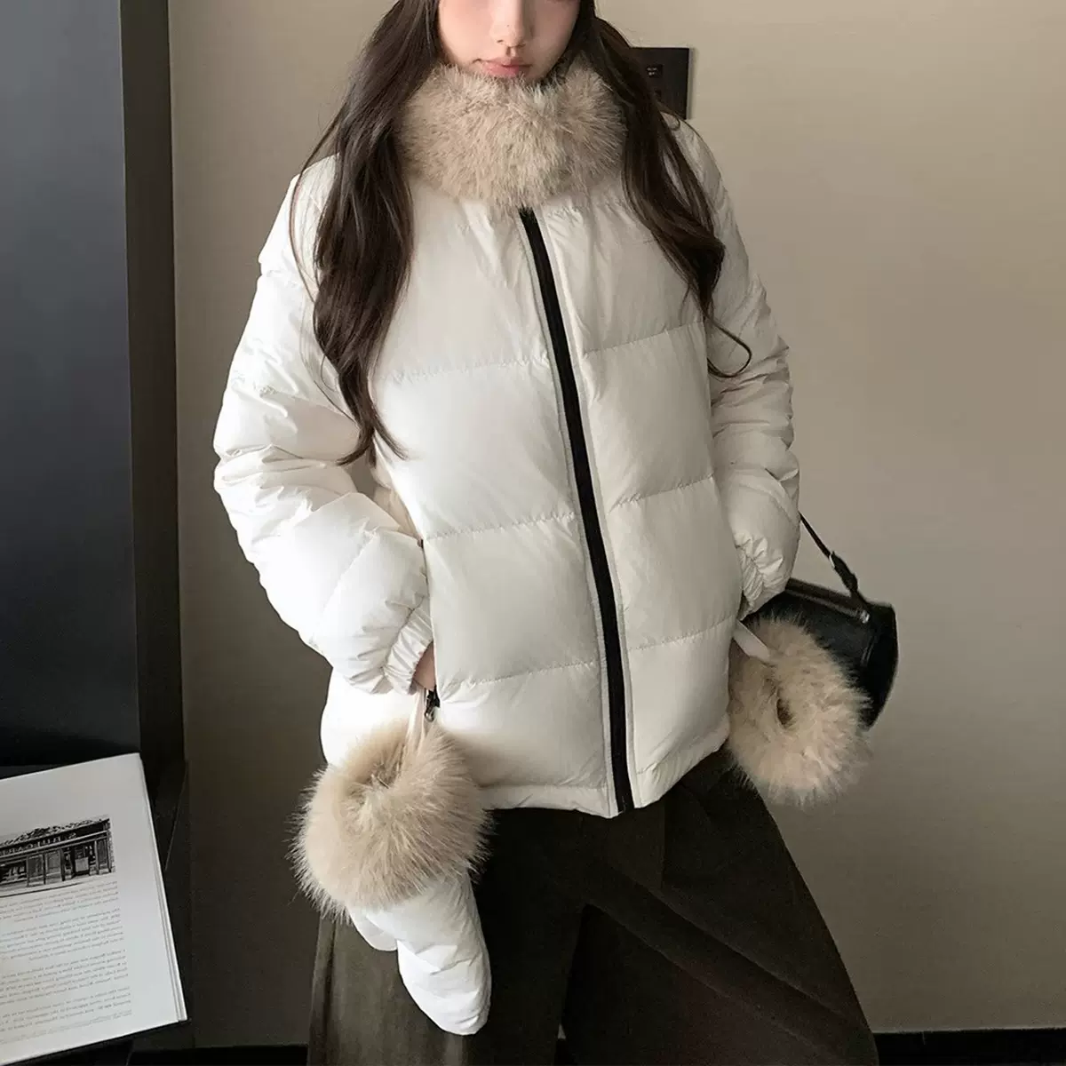 轻绒小暖包 甜美自带手套白鸭绒毛领羽绒服