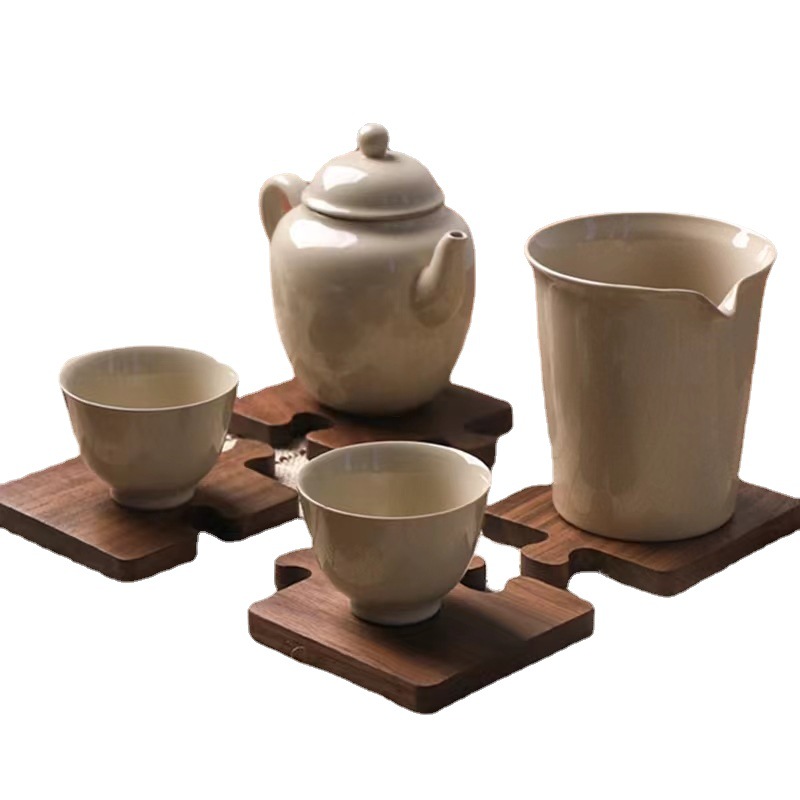 Al por mayor simple madera acolchada creativa almohadilla de aislamiento térmico almohadilla de comedor casera adorable colocación fábrica de madera maciza almohadilla de taza de cerámica