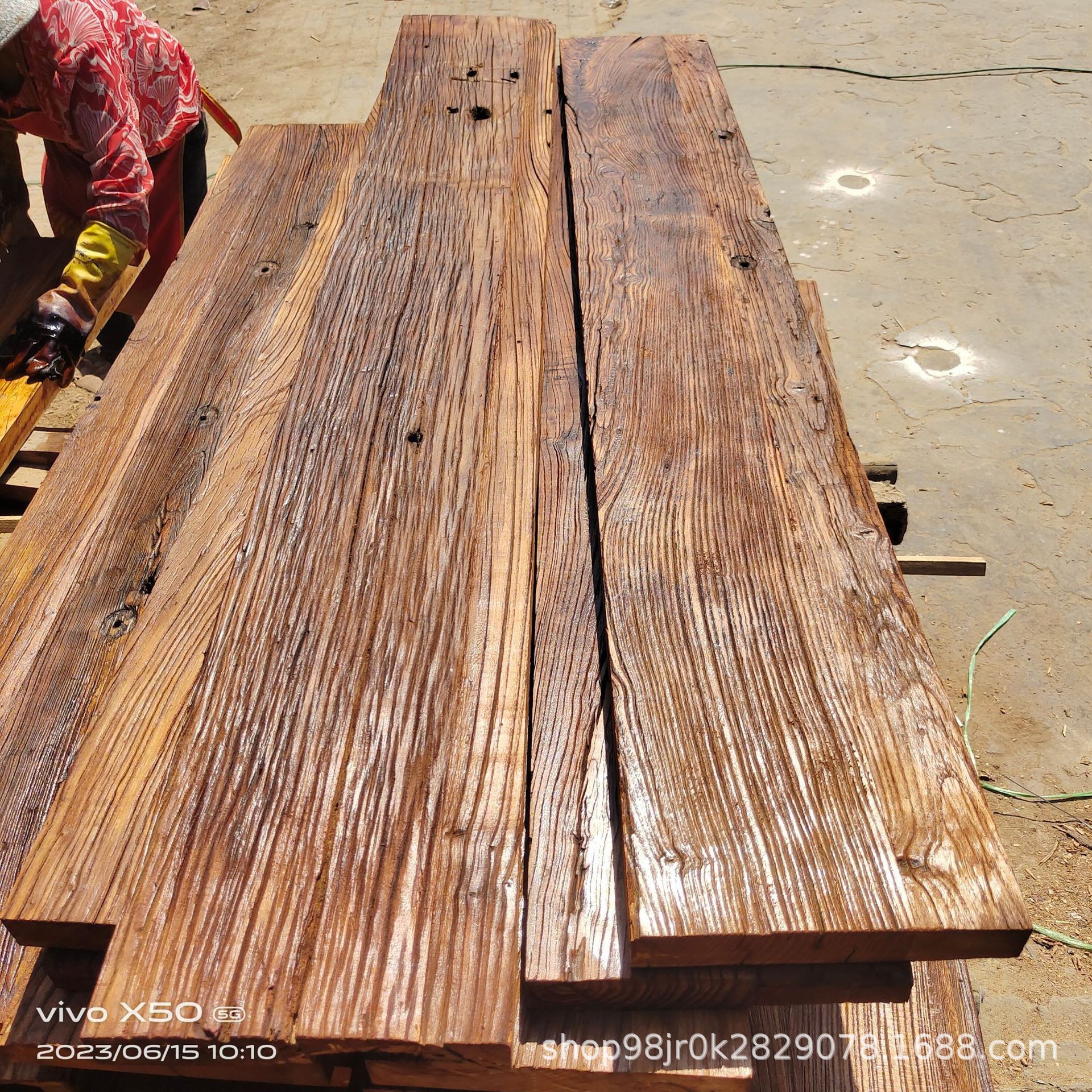 厂家批发老榆木板材自然风化烘干阁楼民宿护墙板材实木家用桌面板