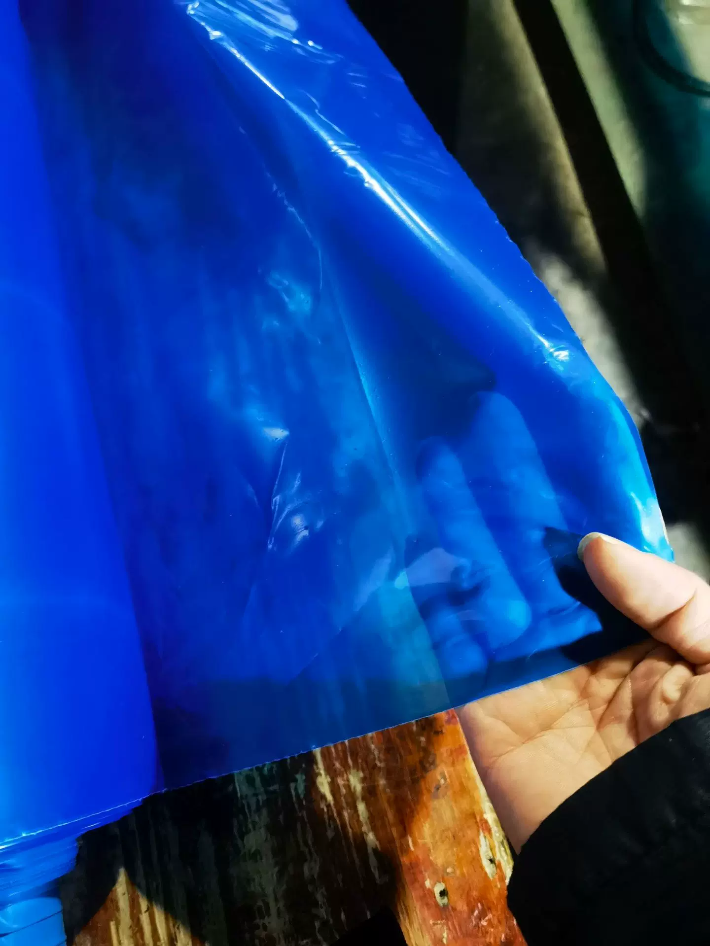 厂家供应各种半透明颜色pe包装膜工业膜挤出工艺超薄