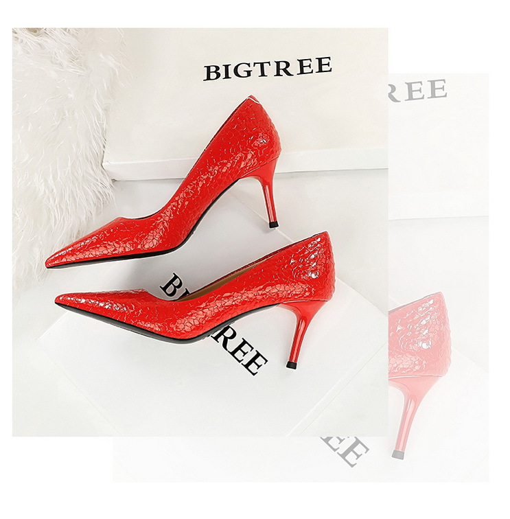 Stone patent leather women's high heels with pointed points_voghion.com