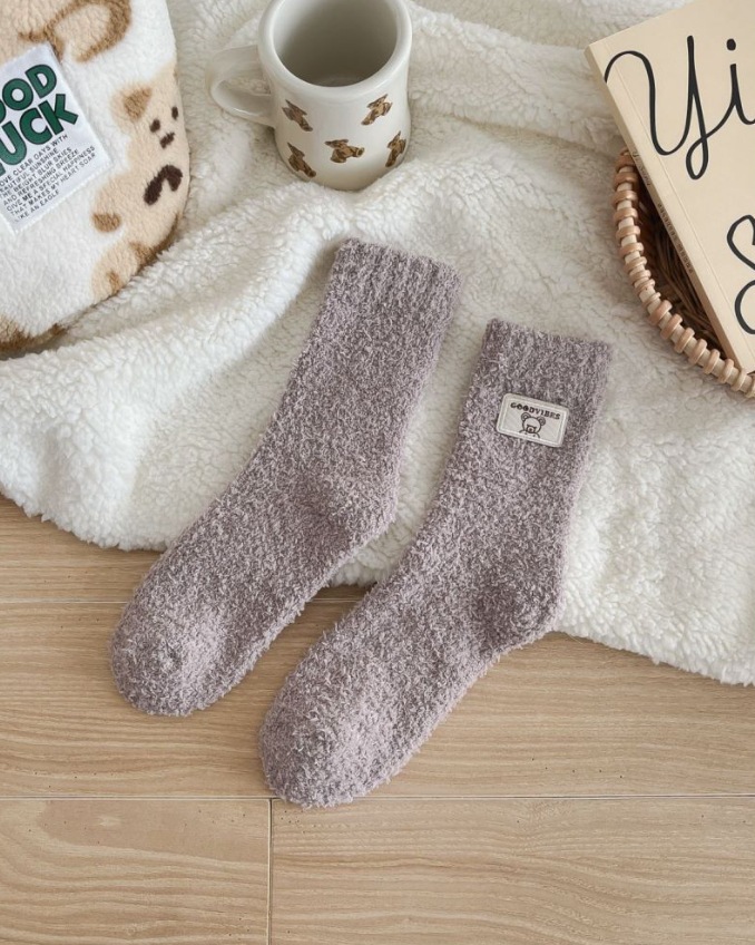 Calcetines de Piso de Tubo Medio para Mujer de Poliéster Térmicos y Antiolor para el Hogar en Invierno image 10