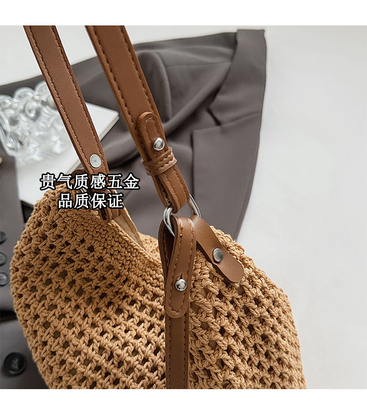 Summer hollowed-out knitted underarm bag for women, 2025 new style, laid-back and relaxed, seaside vacation style single-shoulder crossbody bag Application Scenario