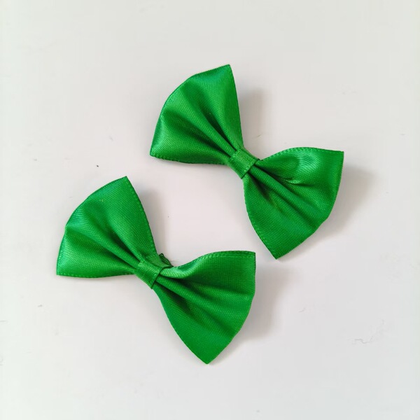 Solid color bow tie with bow
