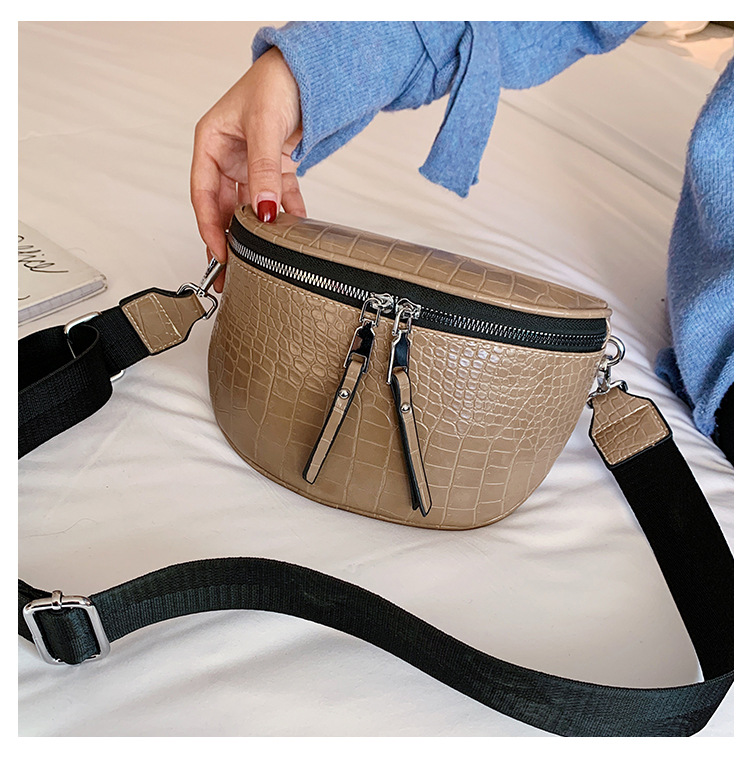 Fashion Solid Color Soft Leather Chest Bag Strap Crocodile Pattern Crossbody Bags display picture 14