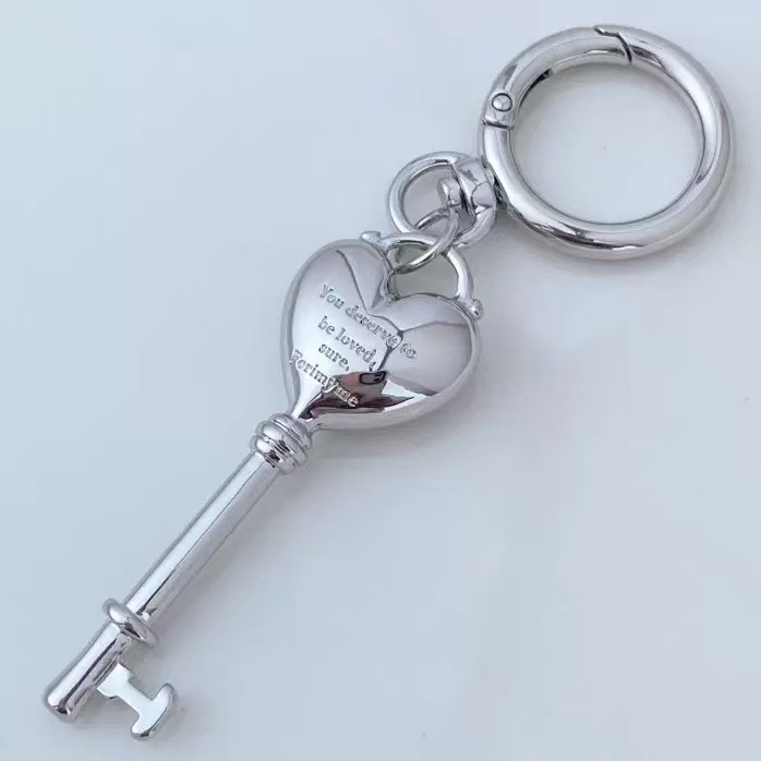 韓国ins博主同モデルファッション愛鎖鍵チェーンバッグ掛けカップルキーホルダーアクセサリー部品