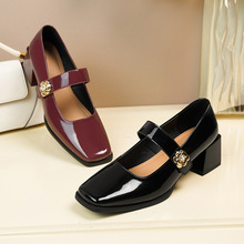复古方头玛丽珍鞋女鞋子2025年春季新款粗跟皮带扣浅口一字带单鞋