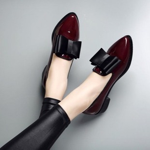 Small leather shoes women's autumn 2020 new bow Korean fashion pointed large size bright leather low heel flat shoes women