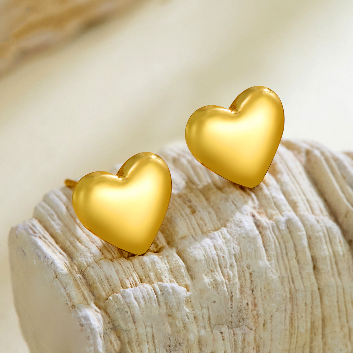 Joyas transfronterizas europeas y estadounidenses INS amor retro diseño pernos de arete exagerado geometría simétrica aretes de moda en forma de corazón mujeres