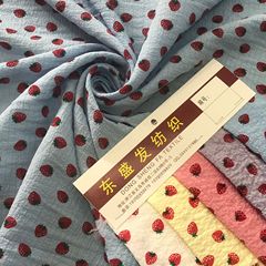 イチゴの花型は綿の泡のシフォンの布のプリントの生地をまねて頭飾りの手飾りのワンピースの布の生地を作って透けません。