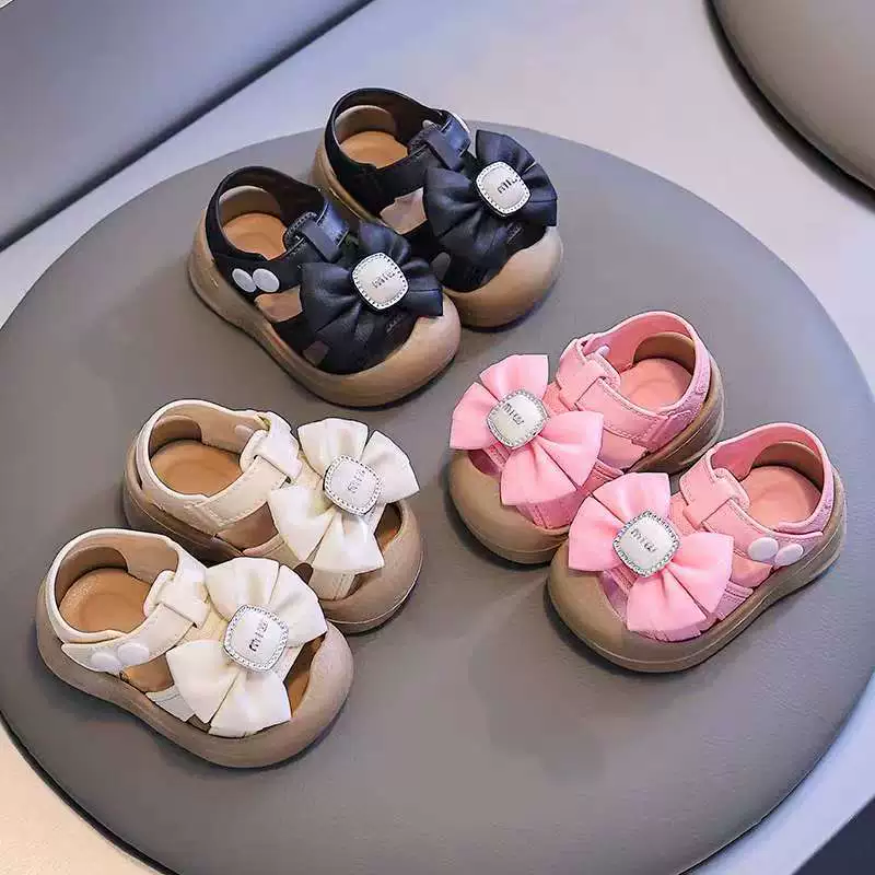 Детские сандалии с открытыми пальцами 2025 новый стиль милый бант буква сандалии пляжная обувь оптом