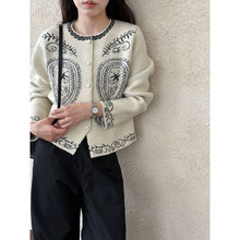 NS  简约刺绣复古单排扣针织毛衣女冬季新款圆领休闲短上衣ss894