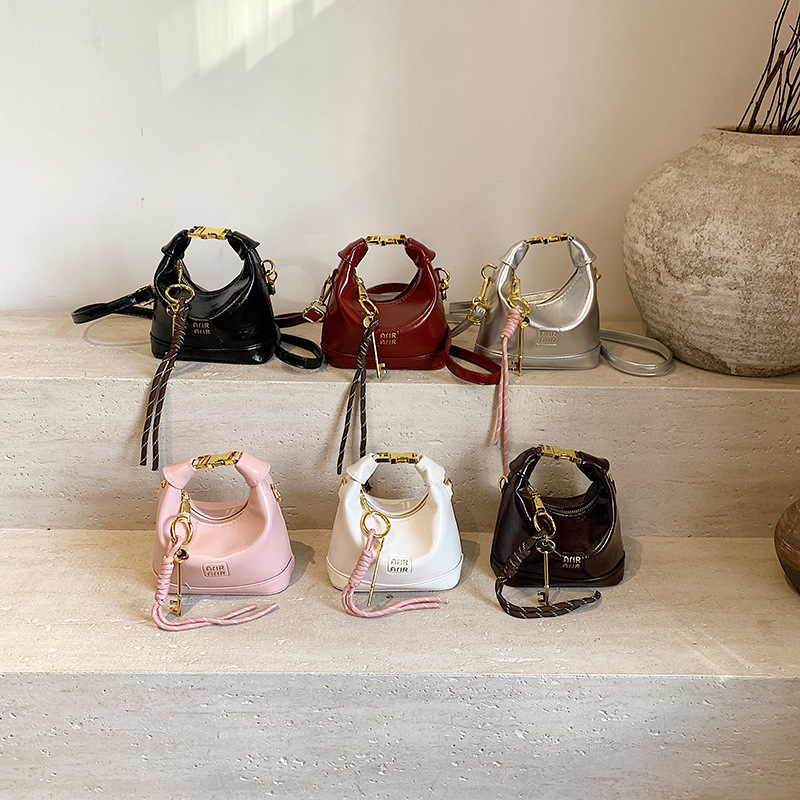 Bolso de hombro para niña coreana bolso de bebé con bloqueo de cuero de aceite de color sólido simple 2025 nuevo mini bolso para niños