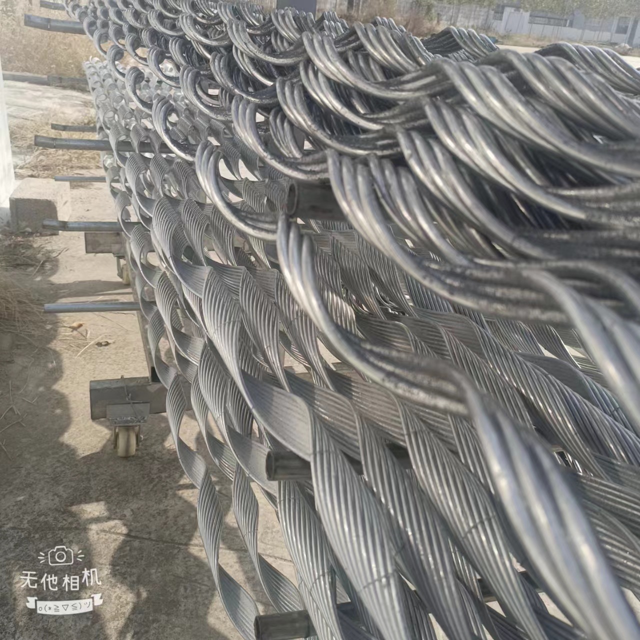 衡利兴光预交式等距线夹 间隔棒 每组线条包含两根单独的预绞丝