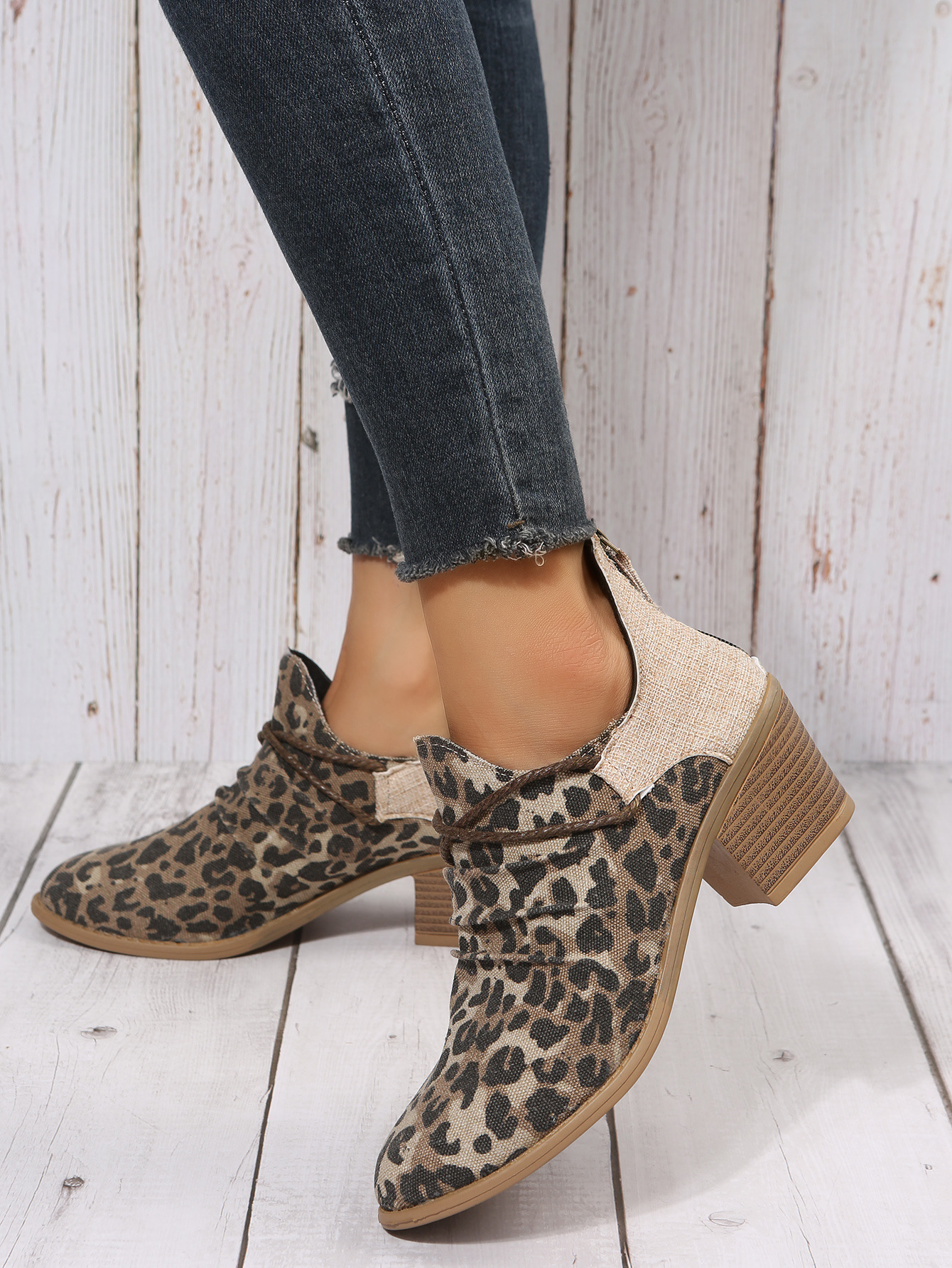 Dame ankelstøvler med spiss tå og firkantet hæl_voghion.com