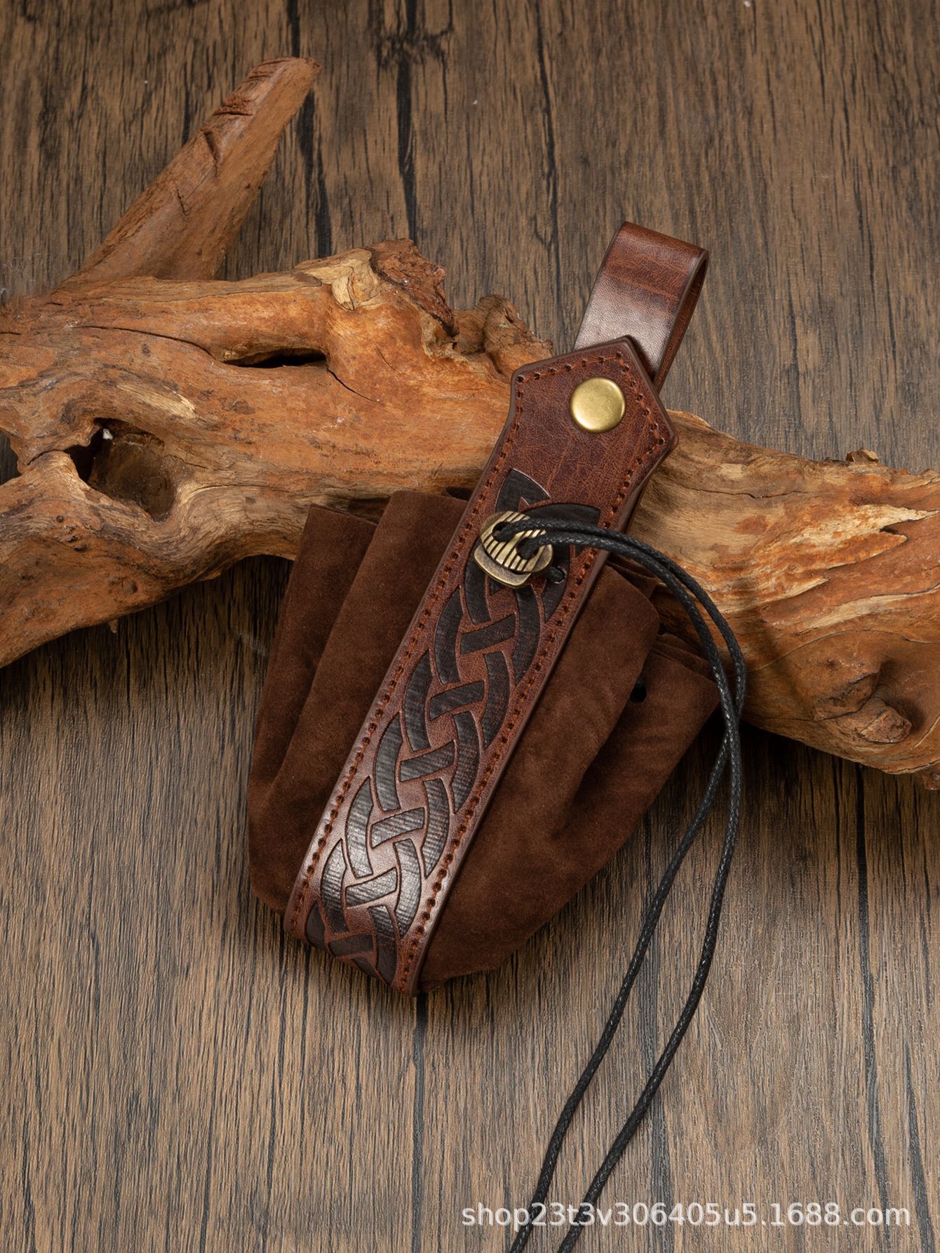 다크 브라운 오일 표면