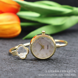 �羳��������_�����C���Ͻ��b�ʯӢ��r�н������~��Ůʿ�ֱ�