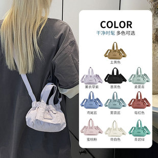 Colorful Fox���n����ͬ��ŮʿС̖���ۯB�μ�б����p��ɷ��֙C