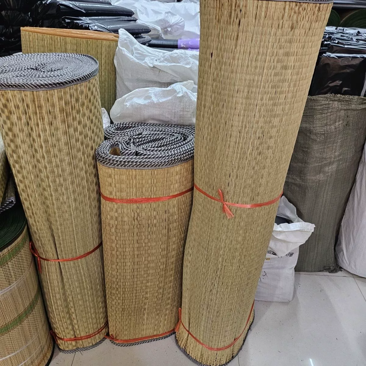 Утолщенный соломенный коврик для двуспальной кровати 1,8х1,5, студенческого общежития односпальный традиционный 1,2 двусторонний натуральный.