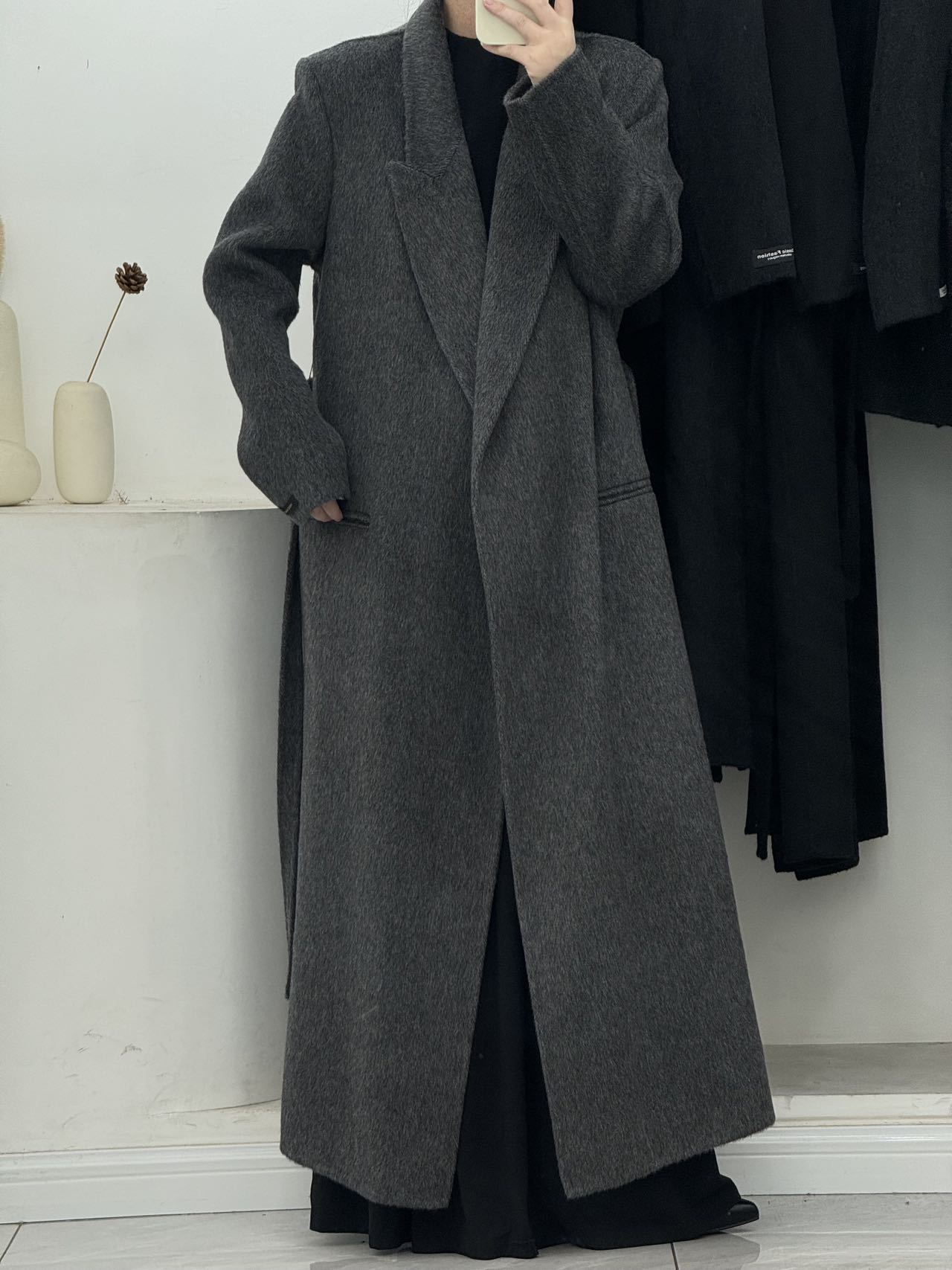 2025年秋冬新作、肩が自然な位置にあるゆったりとした両面ウールコート、女性らしいエレガントなロング丈、膝丈以上、高級感のある韓国風アウター