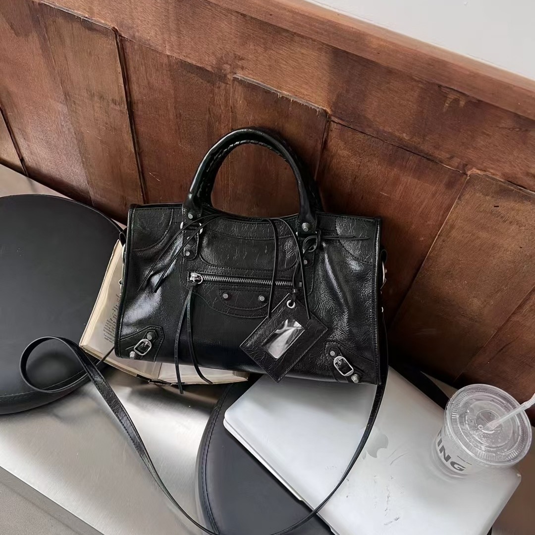 Retro Black Handheld Motorcycle Bag For Women 2024 New Arrival Luxury Fashion Spicy Girl Niche Shoulder Crossbody Bag