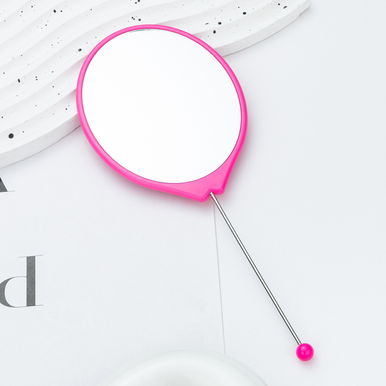 Espejo de mano al por mayor espejo de maquillaje HD multicolor bricolaje ovalado con mango espejo portátil portátil de una cara