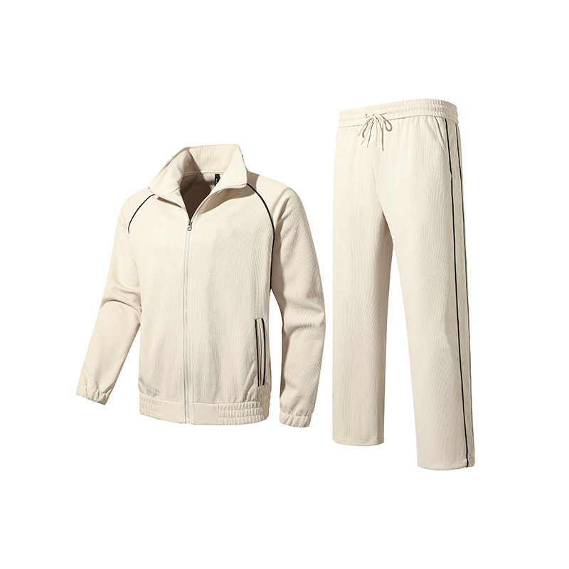 Completo casual da uomo alla moda con colletto alto, giacca, pantaloni a gamba larga, modello cardigan dal design ampio abbinato a pantaloni sportivi_voghion.com