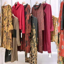 译2023画秋冬款中老年妈妈高贵洋气宽松遮肚子打底裙实体跑量货源