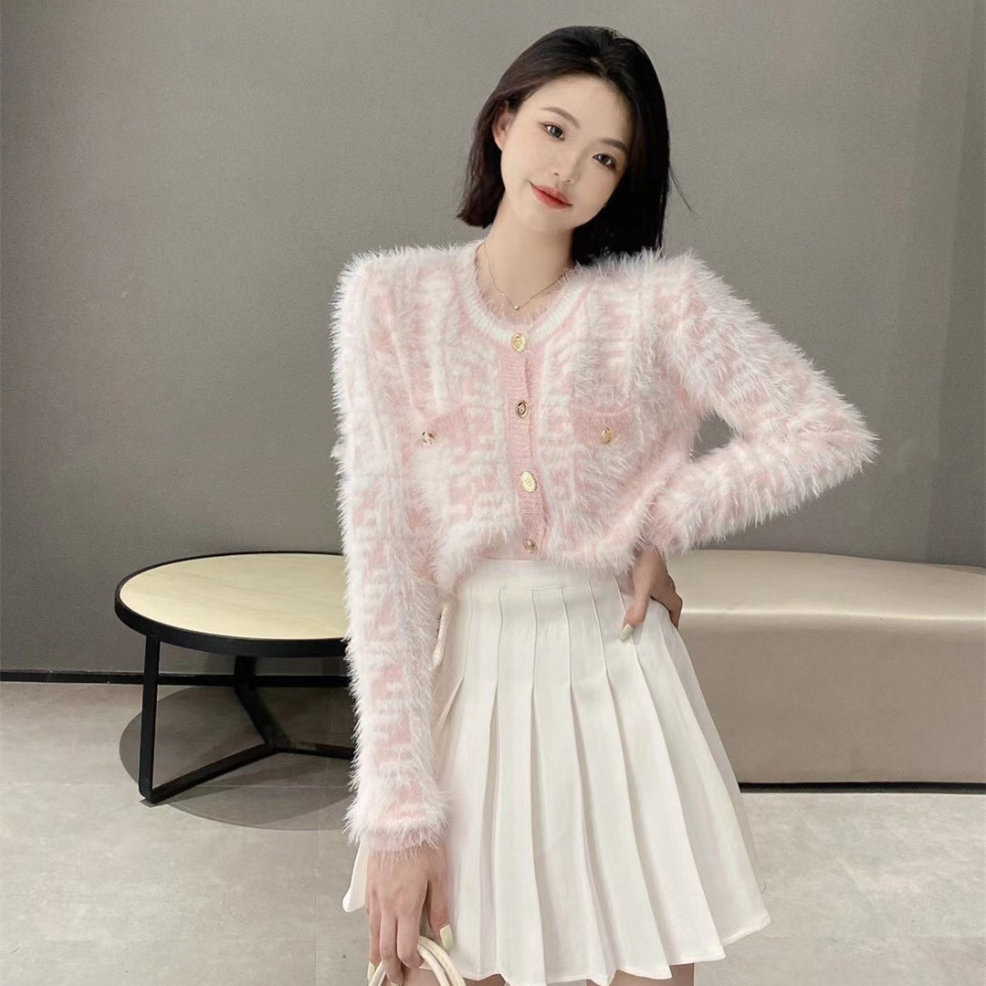 Elegant velvet short sweater