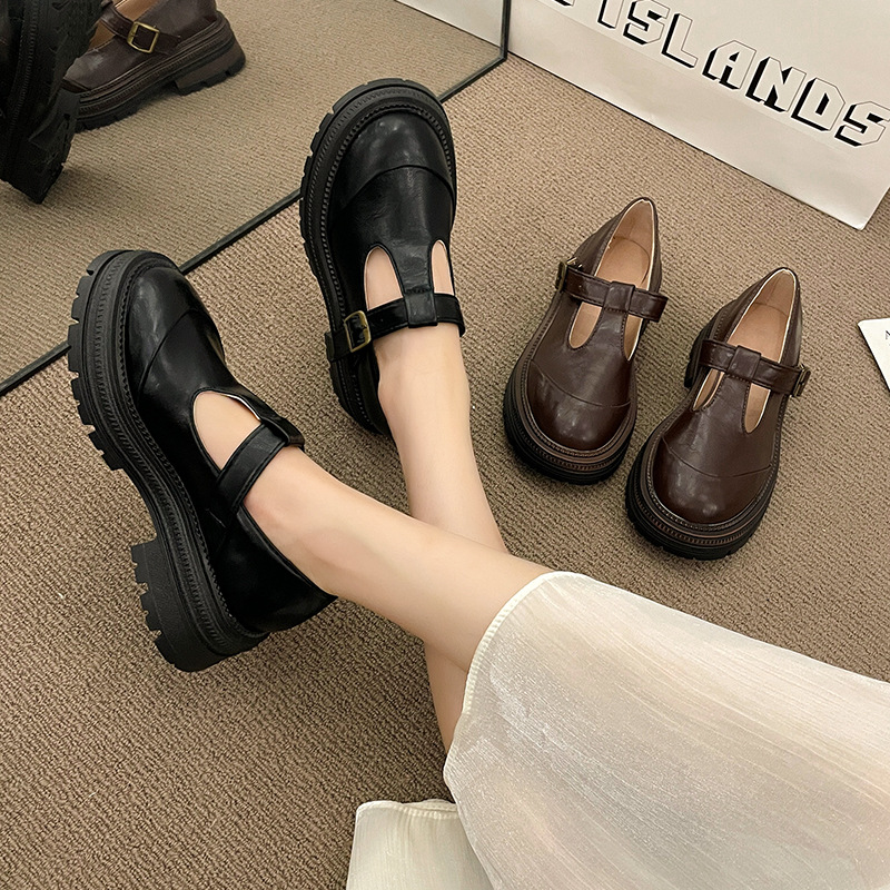 Autumn retro Mary Jane shoes platform, loafers English style, autumn season 2026, trend of season, extra thick chunky platform, British style, round toe, low heel