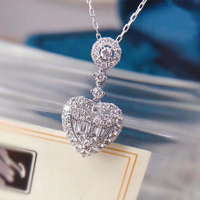 Simple Hollow Heart-shaped Inlaid Zircon Copper Clavicle Chain Wholesale display picture 1