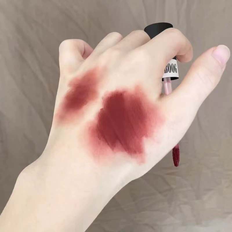 Lip gloss contains rose, lipstick, translucent shading