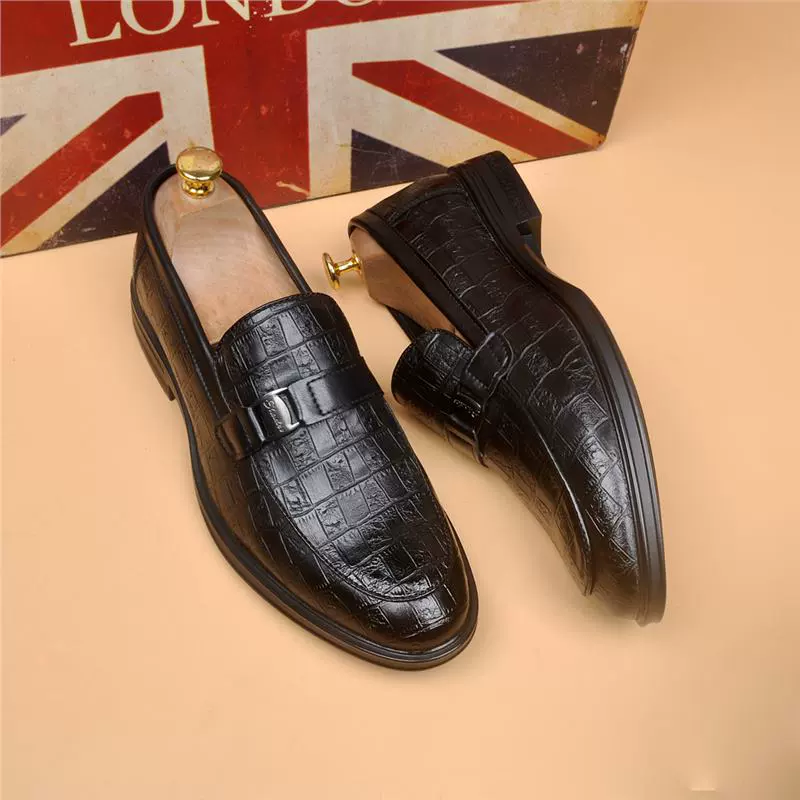 Новый мужской стиль с острыми головками, модная бизнес, повседневная кожаная обувь, молодежная тенденция, легкая роскошь, высокое чувство, повышая свадебную обувь