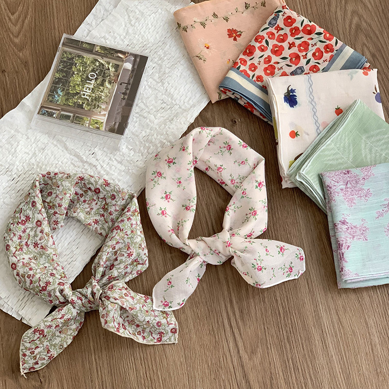 Pañuelo cuadrado pequeño, bufanda de seda, pañuelo floral de moda de verano para mujer, cinturón para el cabello de estilo pastoral, bufanda pequeña de alta calidad, accesorios para el cabello multifuncionales