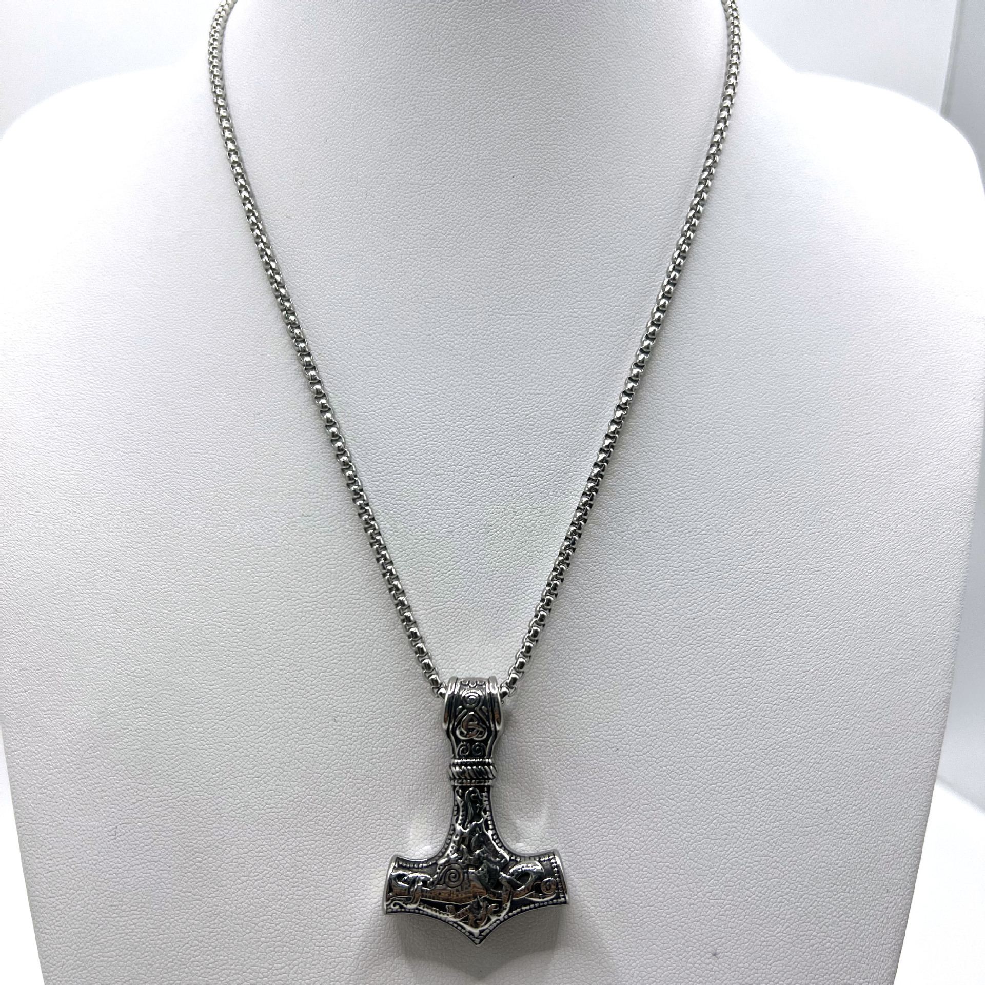 Simple Style Hammer Titanium Steel Plating Men's Pendant Necklace display picture 1