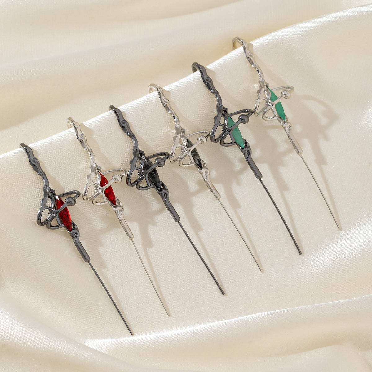 Sweet and Cool Unisex Dream Core Piercing Earrings Niche Design High-End Exquisite Unique Trendy Personality Temperament Exaggerated Earrings