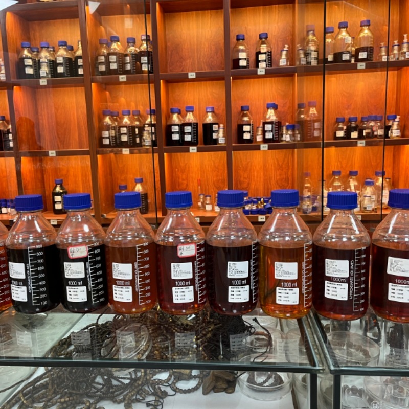 粤帝喜超临界奇楠沉香精油CO2二氧化碳萃取单方古法蒸馏精油工厂