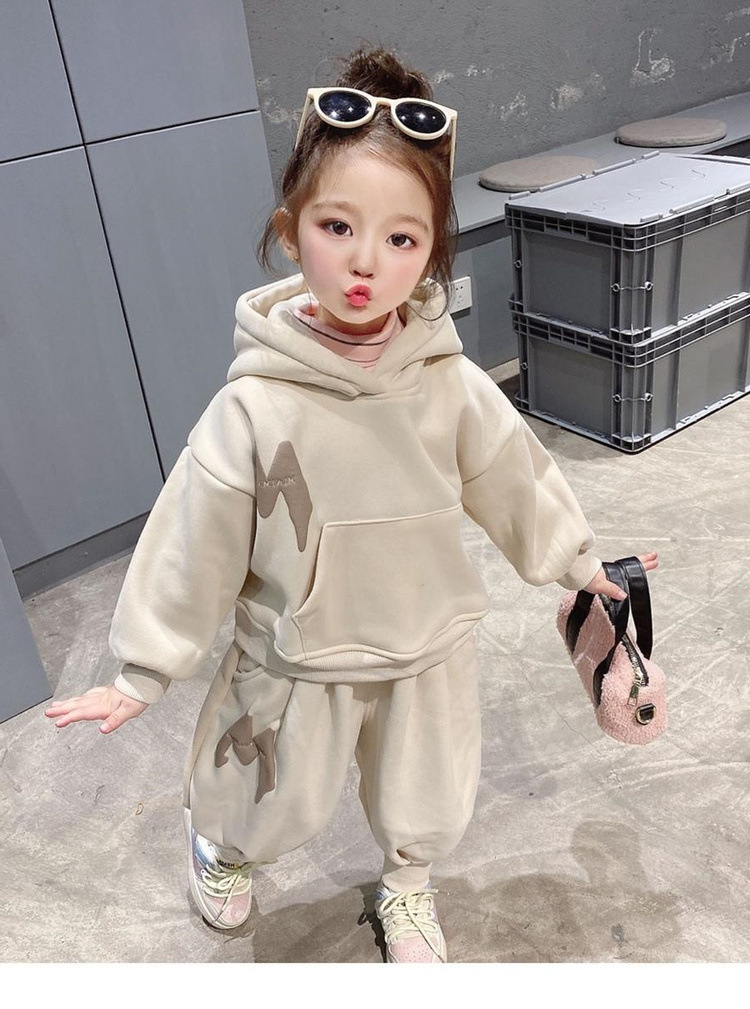 Plysjsett for jenter 2023 nye friterte gatehøst vinterklær barne- og guttesport fortykket genser_voghion.com