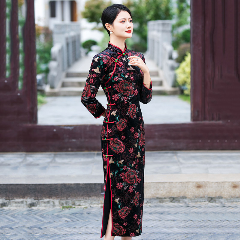 中式絲絨燙金媽媽裝長款改良旗袍2024新款女復古長袖日常可穿秋冬