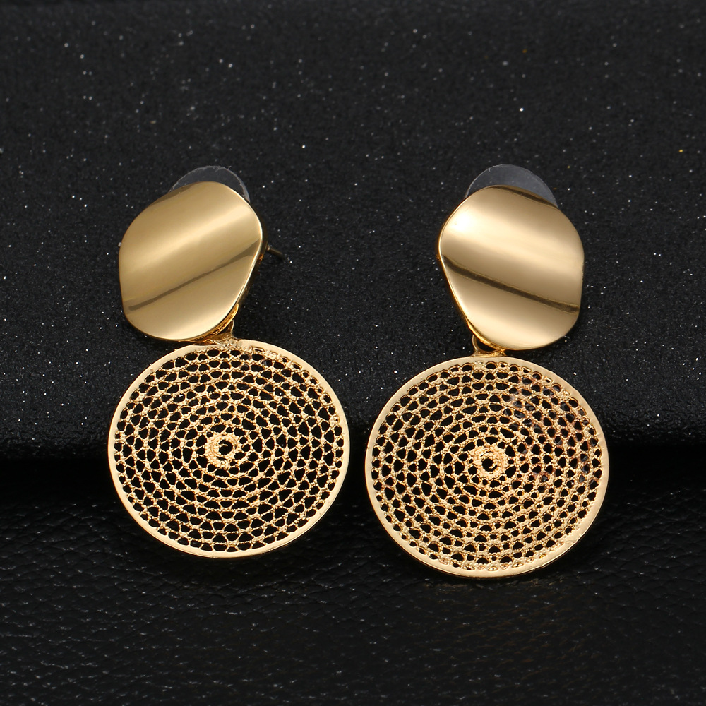 Fashion Gold Catcher Earrings display picture 5