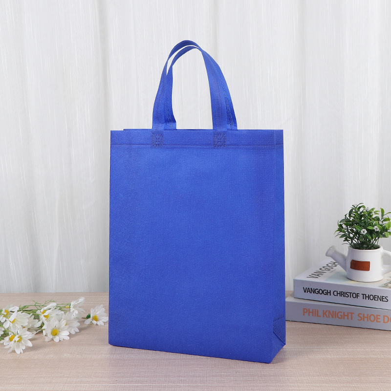 Bolsa de mano no tejida de color vertical en stock para aumentar el embalaje de regalo en blanco imprimible logotipo bolsas no tejidas