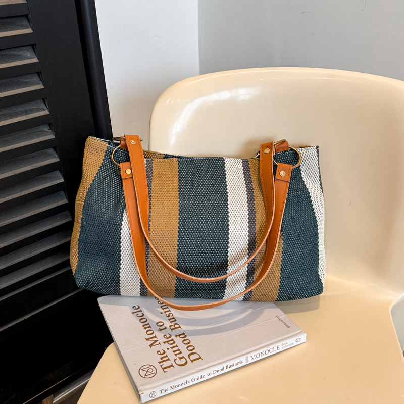 Otoño de este año popular banda de gran capacidad versátil bolsa de lona casual 2025 nueva bolsa de hombro de viaje para mujeres