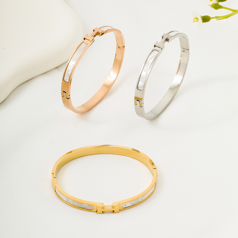 High-end exquisite designer H white shell bracelet titanium steel waterproof sweat-proof cross-border hot-selling bracelet for women