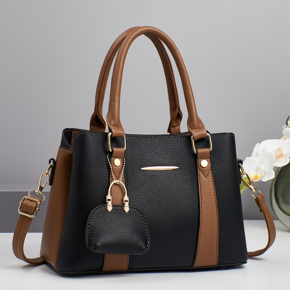 Women's Pu Leather Color Block Streetwear Square Zipper Shoulder Bag display picture 2