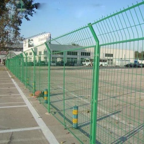 厂家生产护栏网 铁路两侧防爬护栏 围墙护栏网围网量大价格优惠