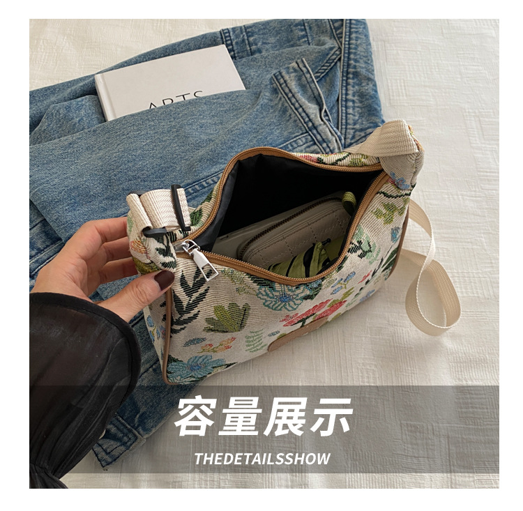 Popular fashion, simple, large-capacity printed trend 2024, fashionable patchwork canvas single-shoulder bag, small square bag, women's bag, trendy undefined
