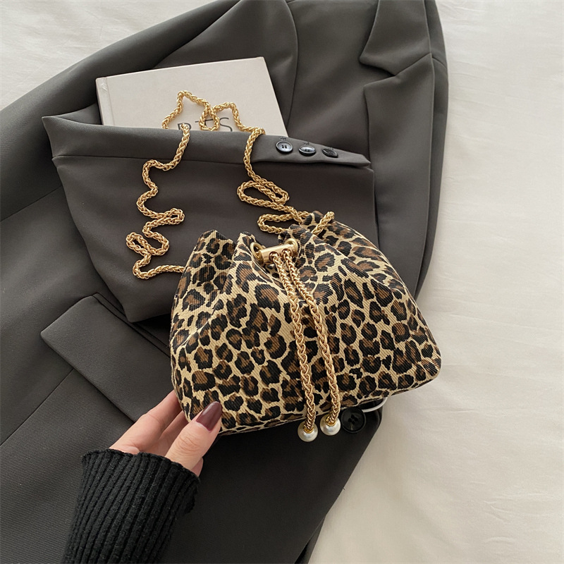 Bolsos de cubo de viaje ocio simple bolso de moda simple bolso de mujer otoño / invierno 2024 nueva moda simple bolso de hombro