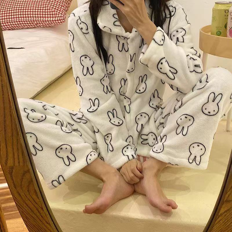 Pequeño conejito pijama de lana de coral para mujer traje de cárdigan de felpa de invierno estilo coreano dulce franela de dibujos animados ropa de hogar otoño